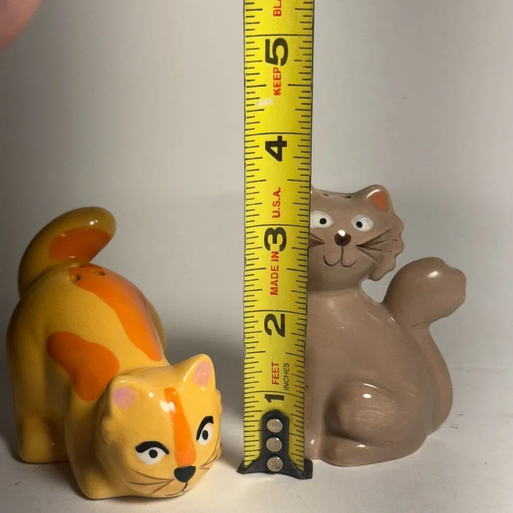BW Boston Warehouse Frisky Business Salt and Pepper Shakers Set Kitty Cat Orange